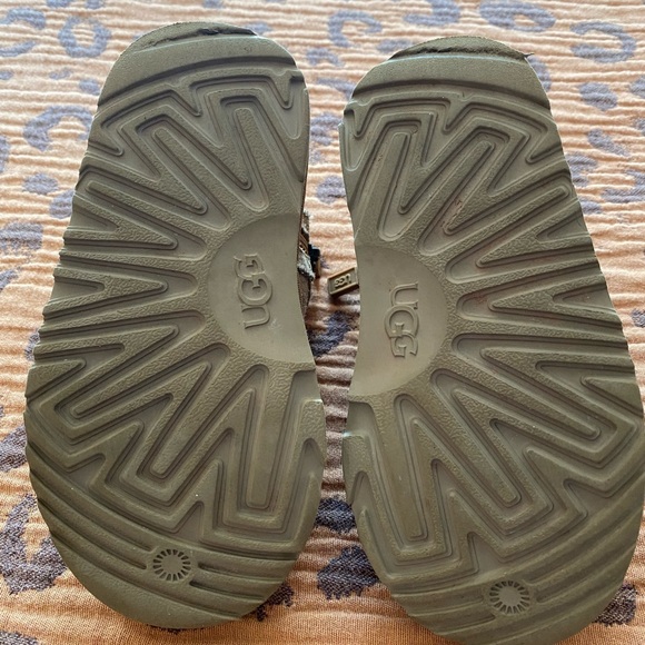 UGG Toddler Chestnut Suede Shearling-Lined Booties - Picture 4 of 5